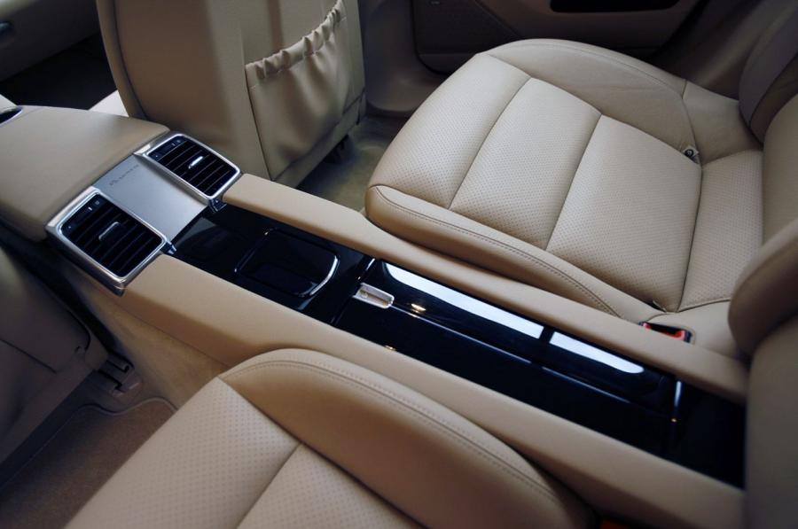  Porsche Panamera V6 2011 года  (фото 12 из 36)